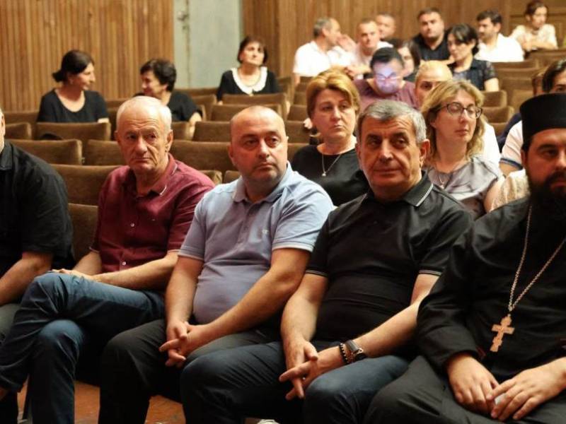 ცაგერის მუნიციპალიტეტის მერის პირველი მოადგილე რევაზ ახვლედიანი, საკრებულოს...